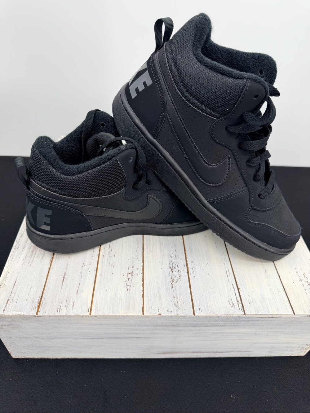Nike Court Borough Mid Triple Black